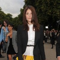 Gemma Arterton - London Fashion Week Spring Summer 2012 - Burberry Prorsum - Outside | Picture 82287